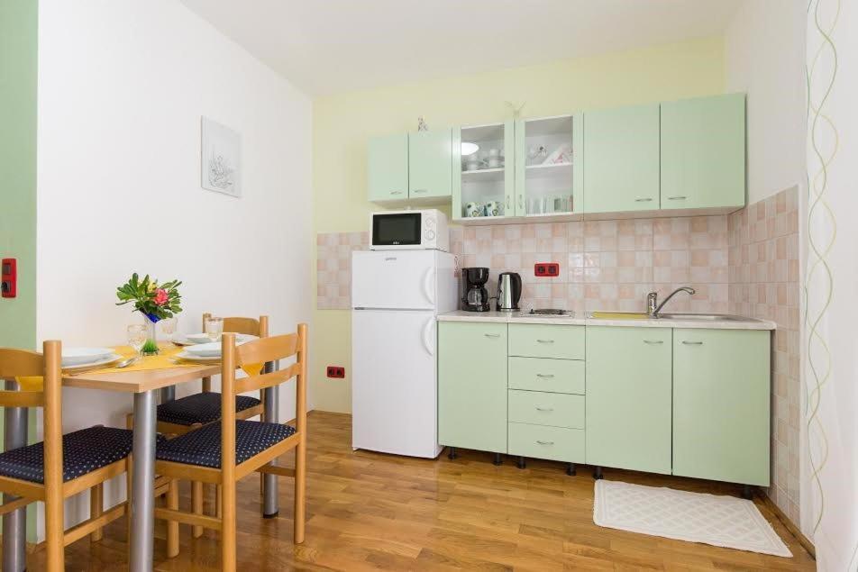 Apartments Bionda Сень Екстер'єр фото